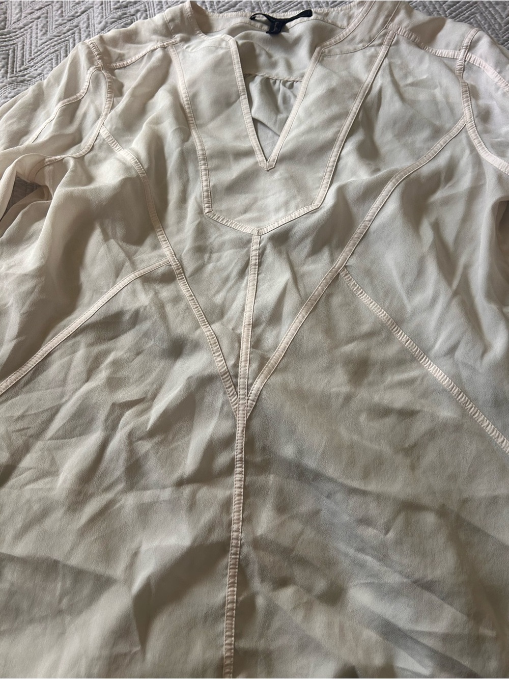 BCBGMaxAzria Cream V‑Neck Tunic Top